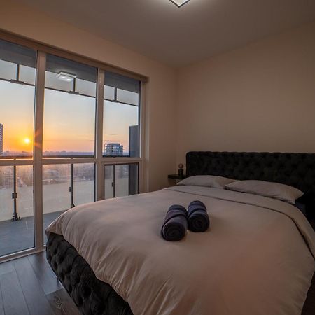 Luxury Condo W/Mesmerizing Sunset Views & Free Parking Toronto Kültér fotó